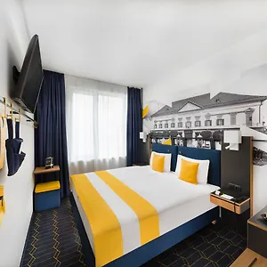 https://d8-hotel.inbudapesthotels.com